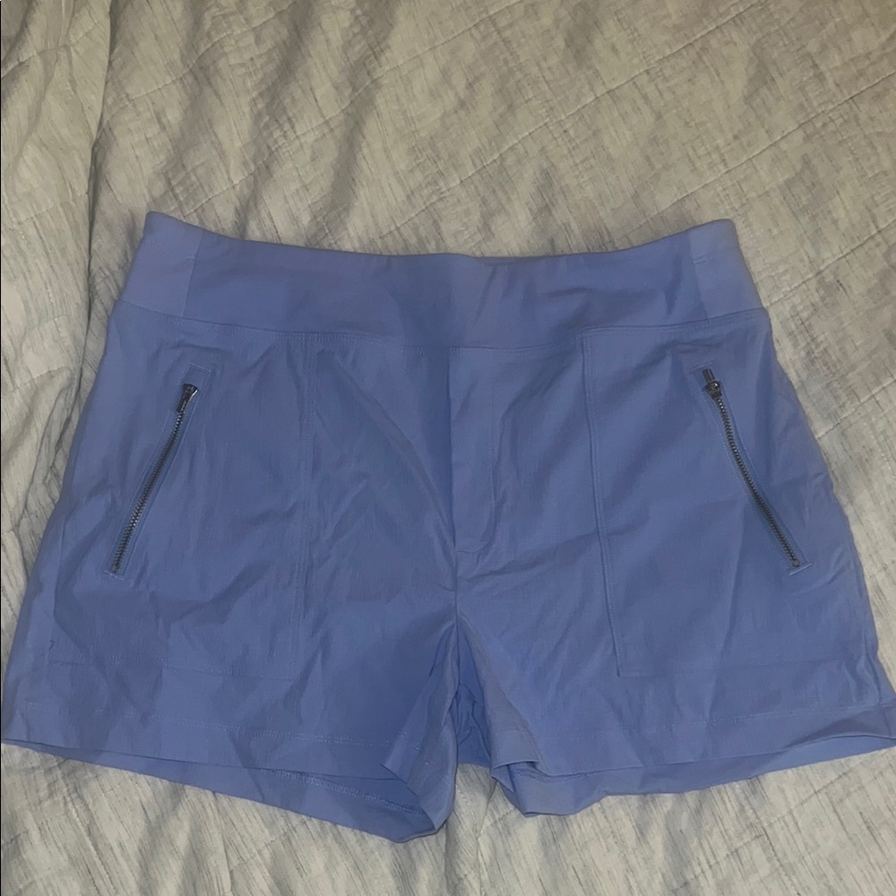 Athleta Trekkie Mid Rise Shorts